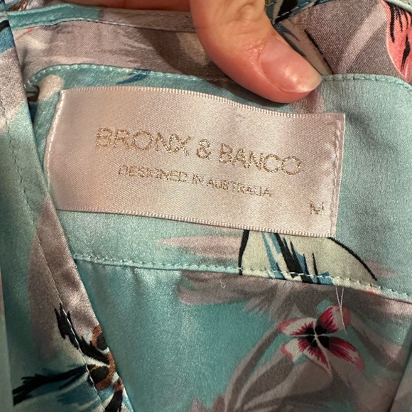 A FUN DIFFERENT DRESS 💙 - Picture 4 of 6